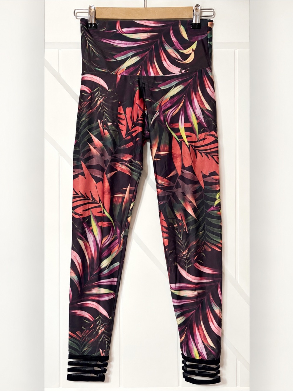 Onzie Flow Tropical High Rise Leggings XS Strappy Mesh Hem Floral